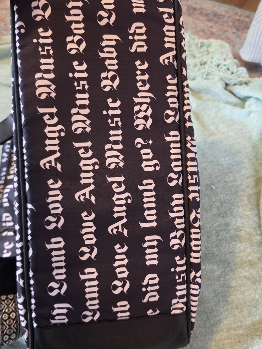 L.A.M.B. LeSportsac Gwen Stefani Black Band Bag EUC With Charm Guitar Strap - Picture 9 of 11